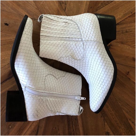 STEVEN BY STEVE MADDEN WHITE LEATHER BOOTIES SIZE 7 - Picture 2 of 9